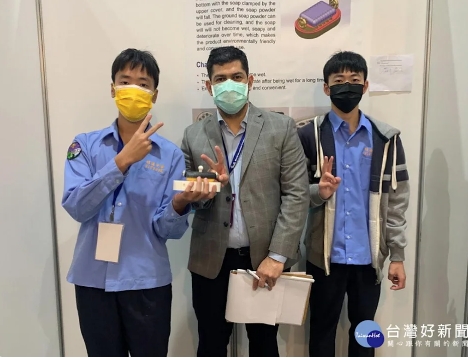 手動肥皂粉生成器 明道中學國中生勇奪高雄國際發明展金牌獎