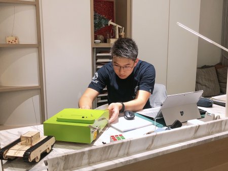 疫情時代的溫柔創作 臺灣數學科學圈協會學生 發明自走式巡房車助醫護